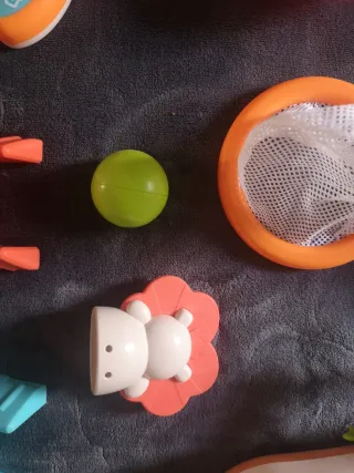 Mesa actividades niños, solo incluyo una pelota.