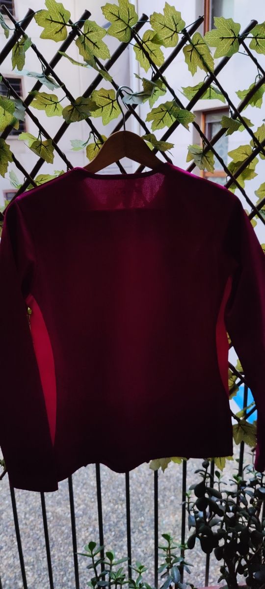 Camiseta chica,manga larga ,talla M,buen estado 