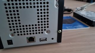 NAS disco duro en red 2 bahías y disco 1 Tb