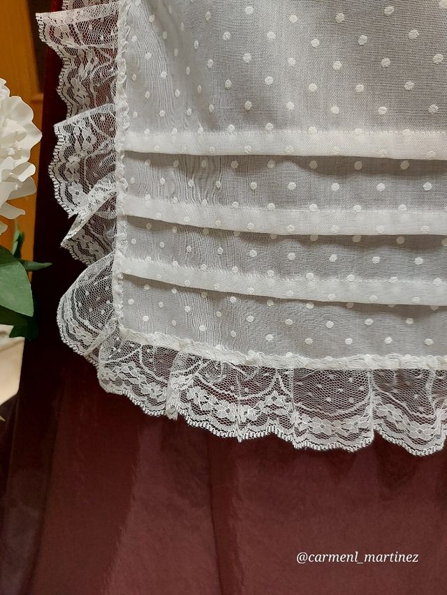 Delantal indumentaria plumeti con encaje cn REGALO