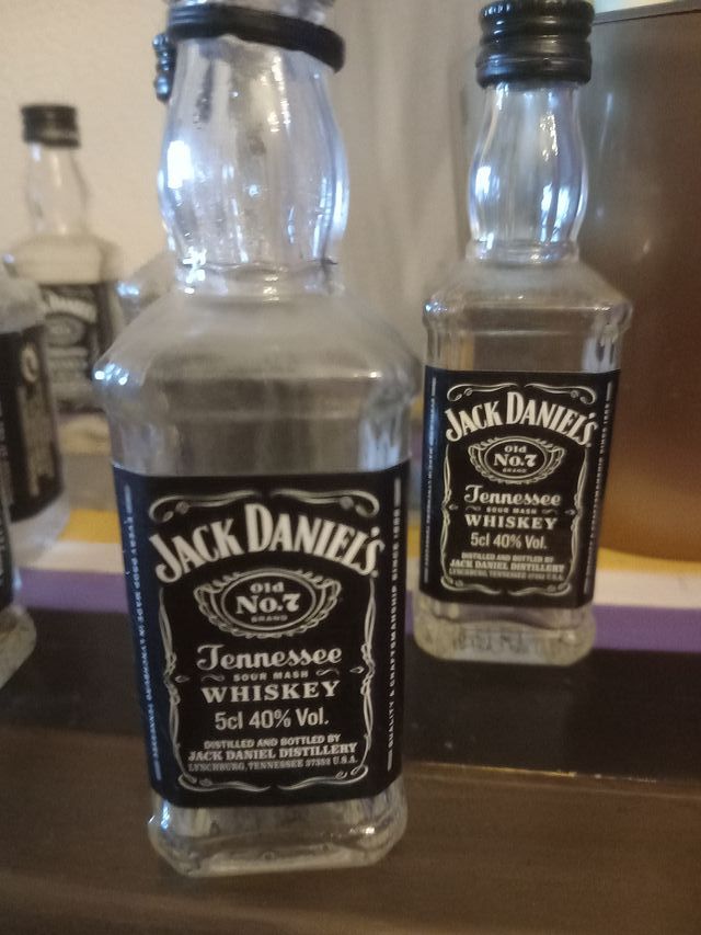 Set di bottiglie in miniatura