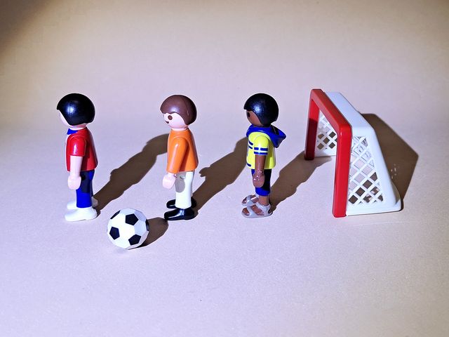Playmobil deporte: LOTE NIÑOS JUGANDO AL FÚTBOL