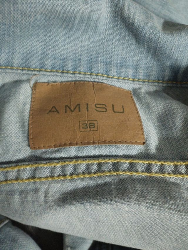 Giacca in denim riciclato fatta a mano 