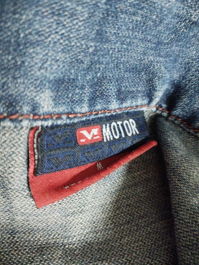 Giacca in denim riciclato fatta a mano 