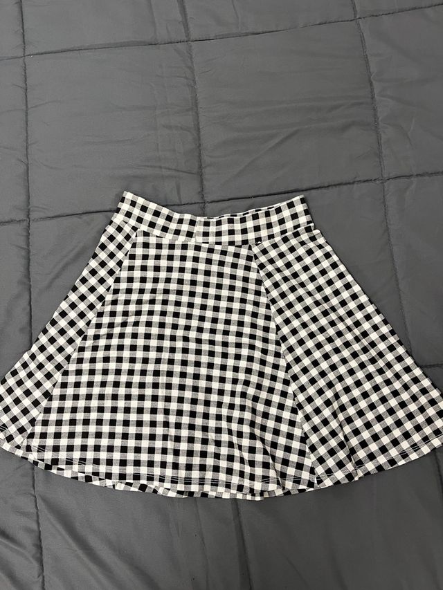 Falda Corta Cuadros Blancos y Negros
