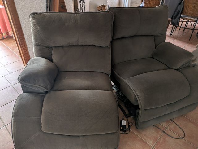 Sofá eléctrico reclinable conforama