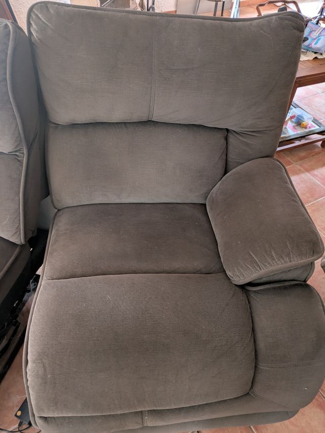 Sofá eléctrico reclinable conforama