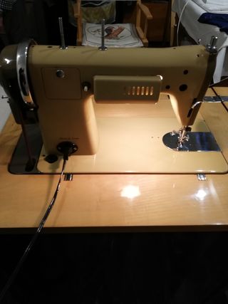 MAQUINA DE COSER ALFA