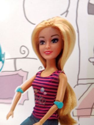 Muñeca Lucie francesa con bicicleta nueva