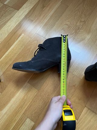 Botines grises de serraje