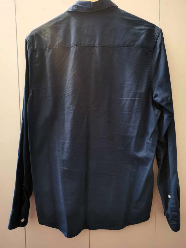 Camisa azul petróleo para homem