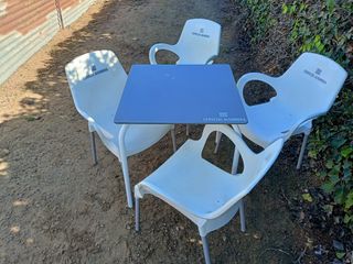 Tavoli e sedie da bar