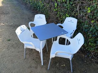 Tavoli e sedie da bar