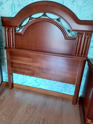 Dos camas de 90 madera con mesitas