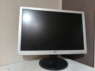Pantalla para ordenador bastante grande