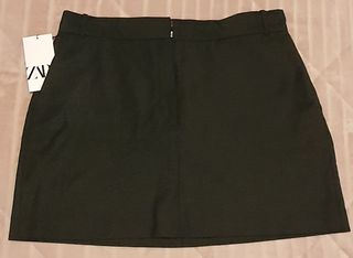 Falda negra de Zara.