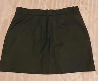 Falda negra de Zara.
