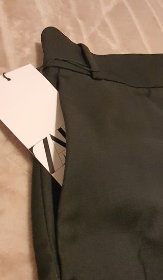 Falda negra de Zara.