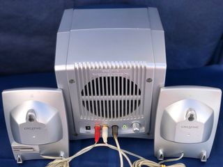 Altavoces Cambridge Soundworks Slim 500