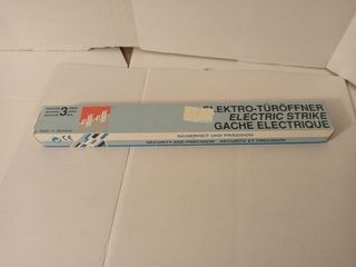 Pasacables de puerta.