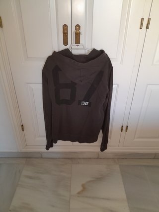 Sudadera con capucha negro y gris