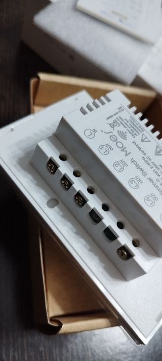 Interruptor luces táctil   *61*