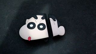 Funda AirPods Shin Chan