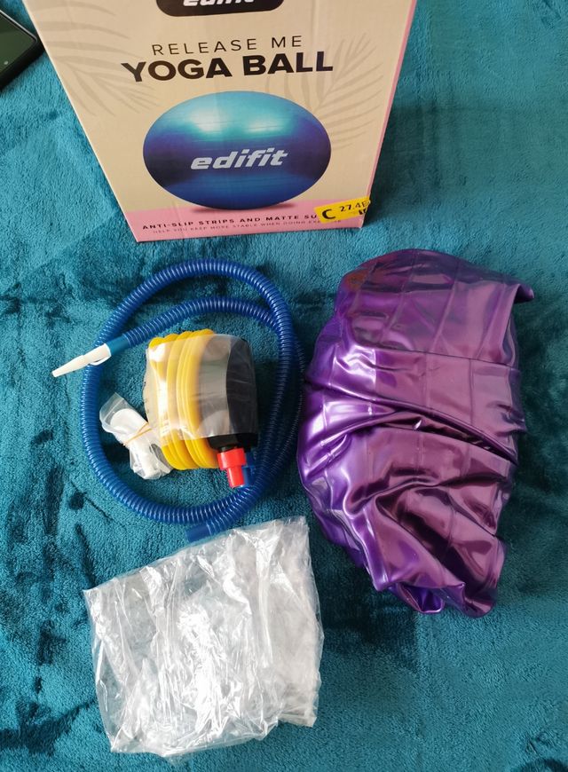 Pelota grande fitness con hinchador