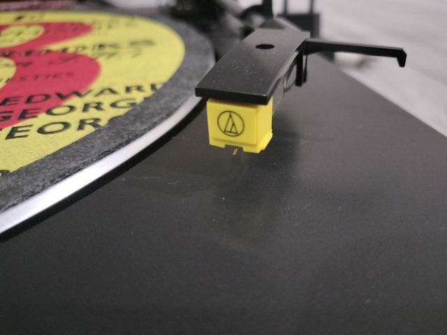 Tocadiscos Sony PS-LX40P + amplificador