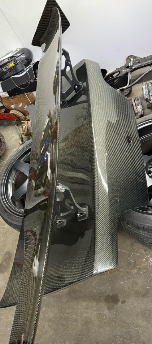 Aleron y porton de carbono Skyline R33