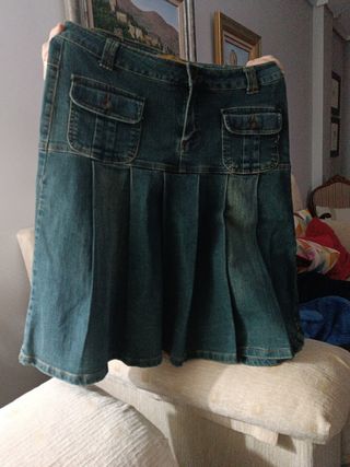 Bonita falda vaquera plisada