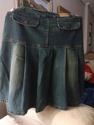 Bonita falda vaquera plisada
