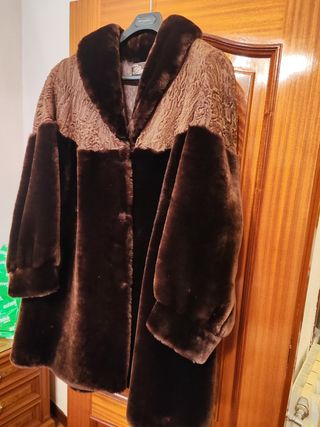 Chaquetón piel mutón y astracán. 