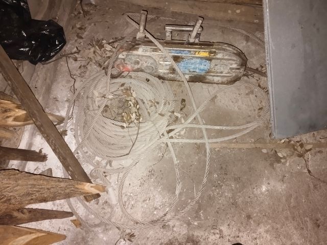 Tractel tengo dos cambio por uno de 12v pequeño