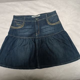 Bonita falda vaquera corta