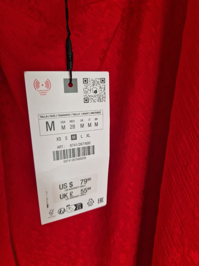 Vestido de fiesta rojo de Zara