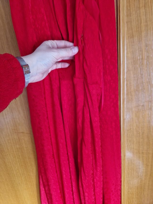 Vestido de fiesta rojo de Zara