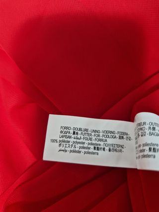 Vestido de fiesta rojo de Zara 