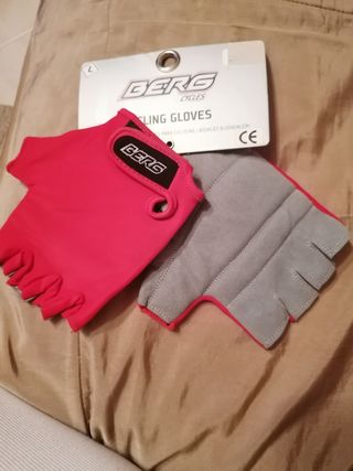 Luvas de bicicleta. Berg. Cycle gloves.