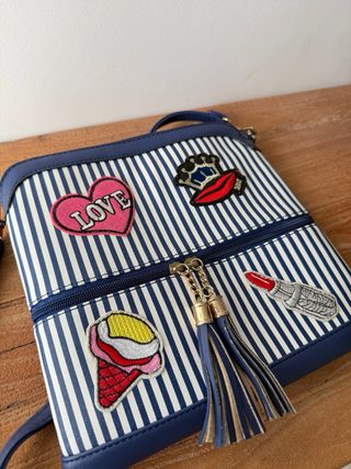 Bolso azul y blanco 