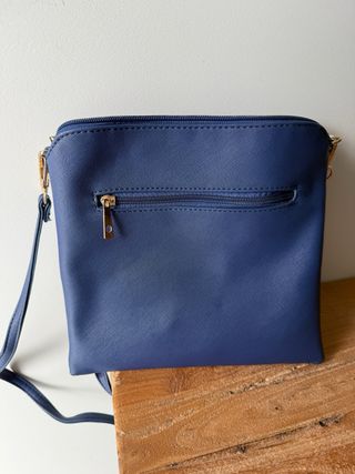 Bolso azul y blanco 