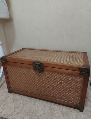 Baul madera y mimbre