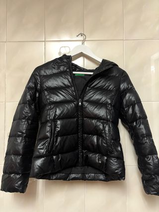 Chaqueta niña negra acolchada con capuch