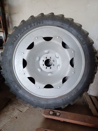 Ruedas estrechas de Massey.