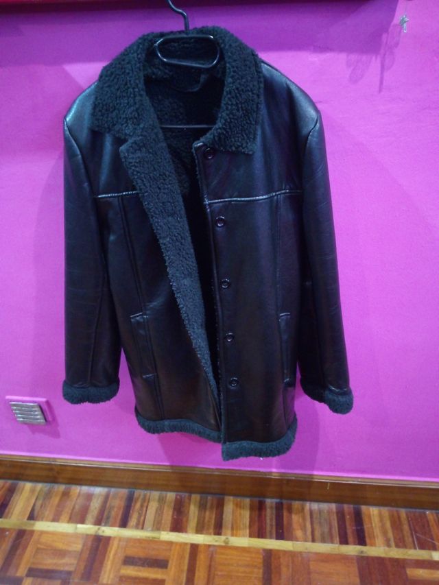 Abrigo de polipiel y borreguito