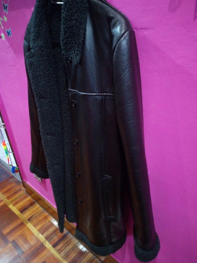 Abrigo de polipiel y borreguito