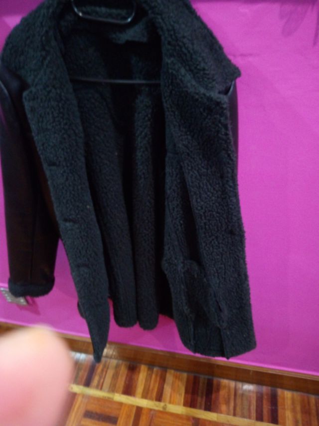 Abrigo de polipiel y borreguito