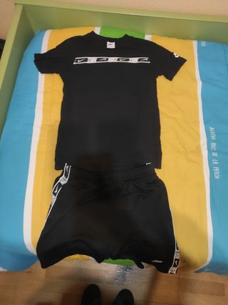 Conjunto nike talla L niño
