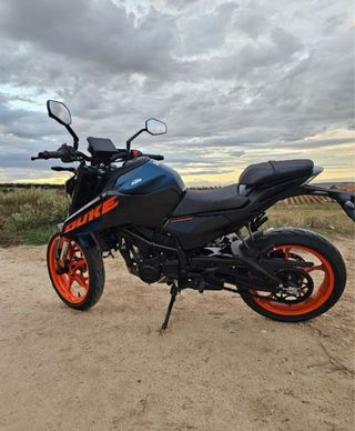 Moto ktm duke 125 2024