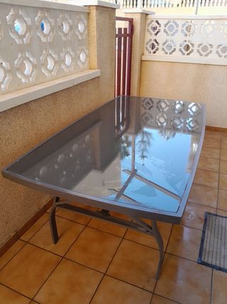 Mesa y 6 sillas de exterior jardín.